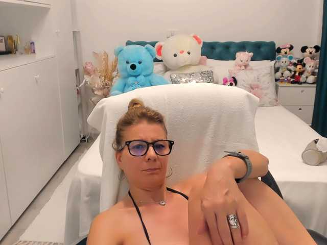 SalomeJade live cam on BongaCams