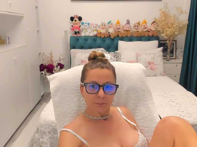 SalomeJade live cam on BongaCams