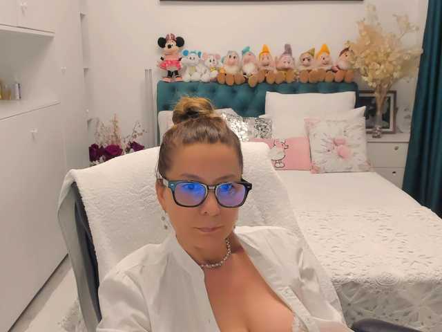 SalomeJade live cam on BongaCams