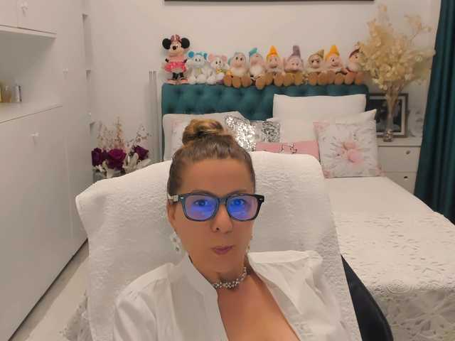 SalomeJade live cam on BongaCams