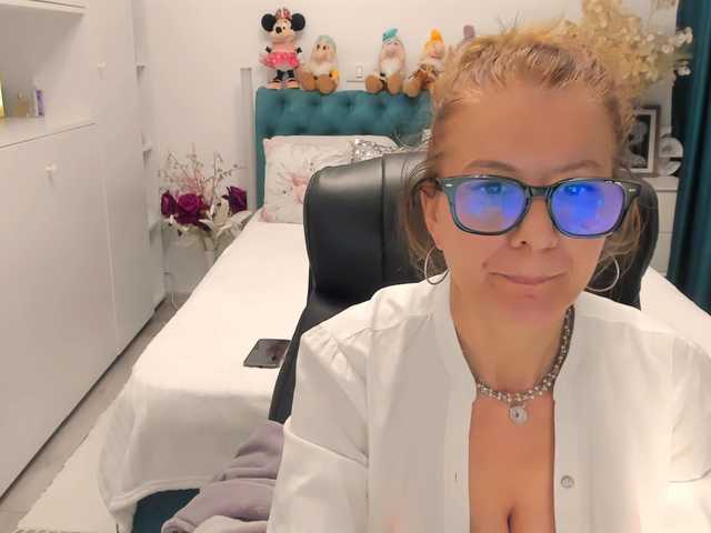 SalomeJade live cam on BongaCams