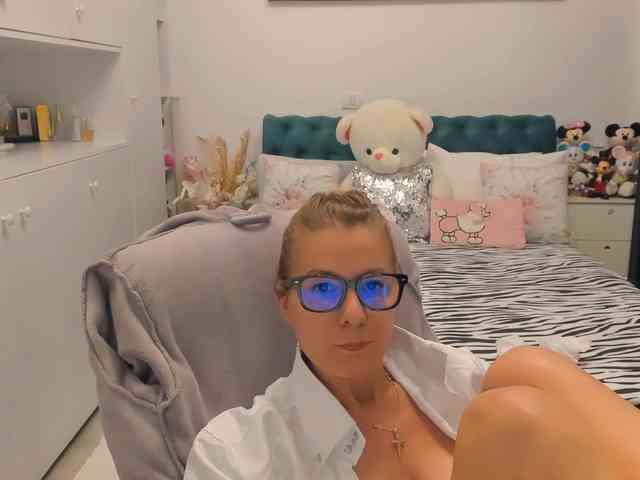 SalomeJade webcam