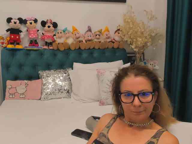 SalomeJade webcam