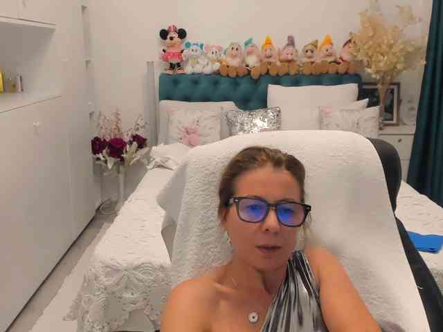 SalomeJade webcam