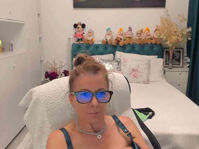 SalomeJade webcam