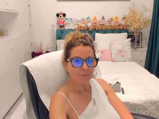 SalomeJade webcam