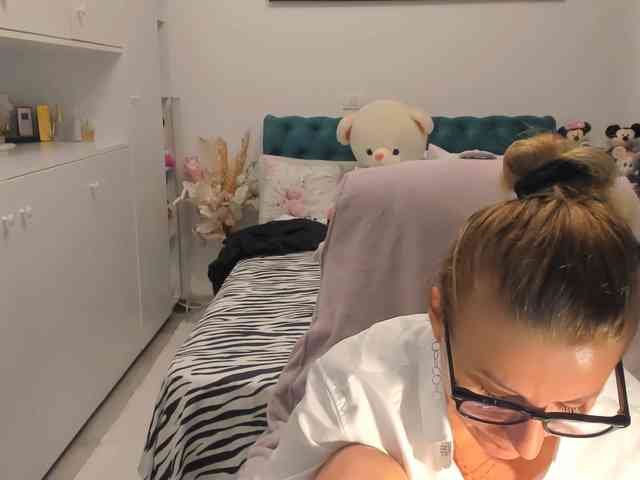 SalomeJade webcam