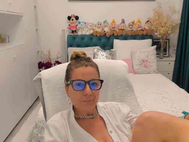 SalomeJade webcam