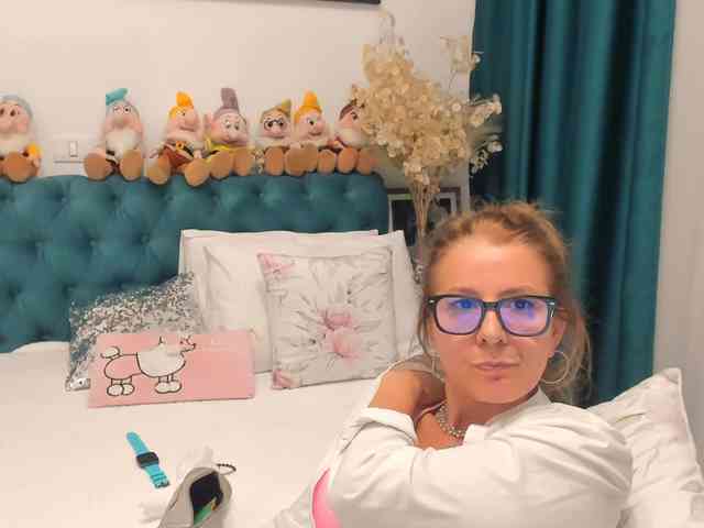 SalomeJade webcam