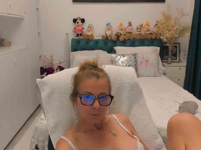 SalomeJade webcam