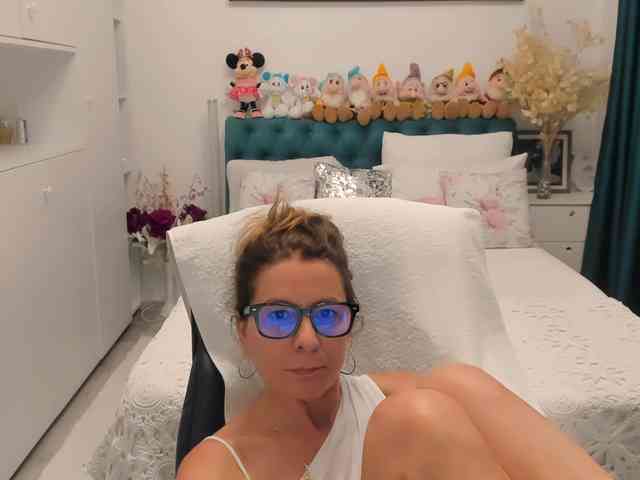 SalomeJade webcam