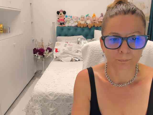SalomeJade webcam