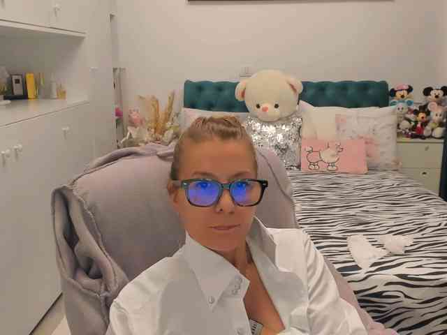 SalomeJade webcam