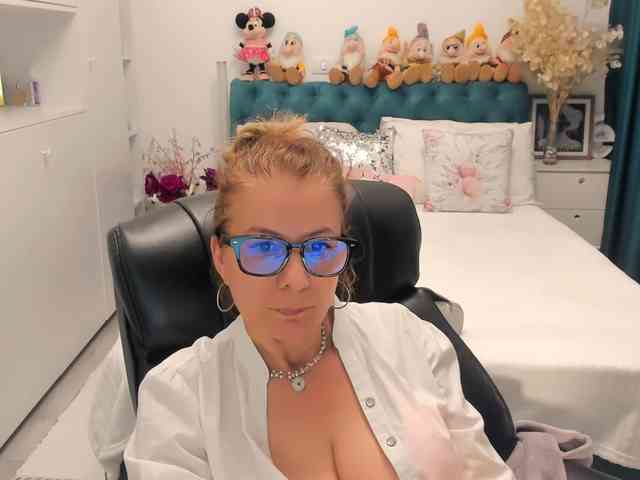 SalomeJade Live Webcam on BongaCams