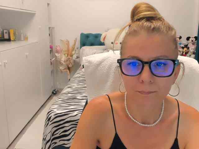 SalomeJade webcam