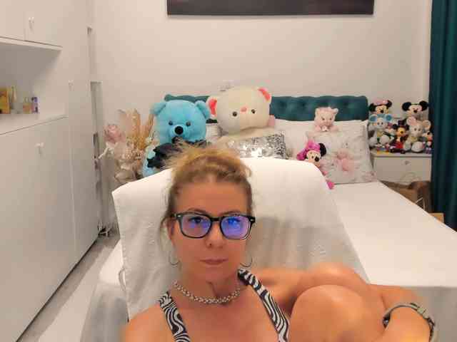 SalomeJade webcam