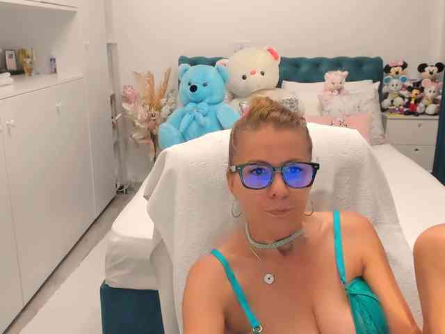 SalomeJade webcam