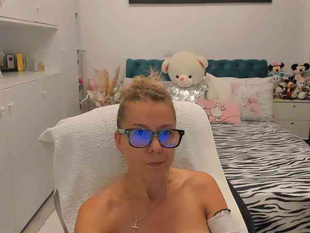 SalomeJade webcam