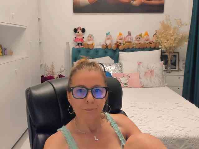 SalomeJade webcam