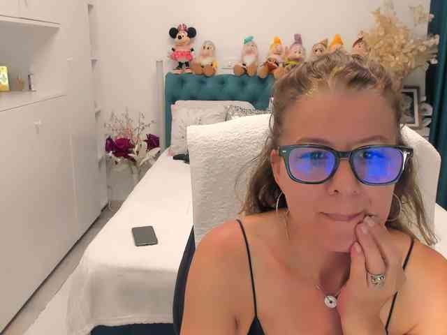 SalomeJade Live Webcam on BongaCams