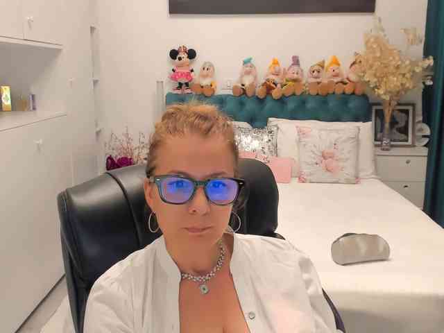 SalomeJade webcam