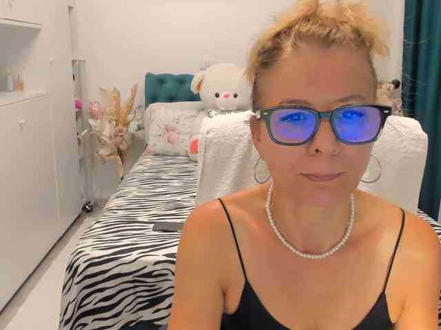 SalomeJade webcam
