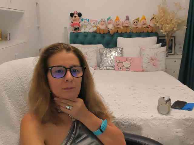 SalomeJade webcam