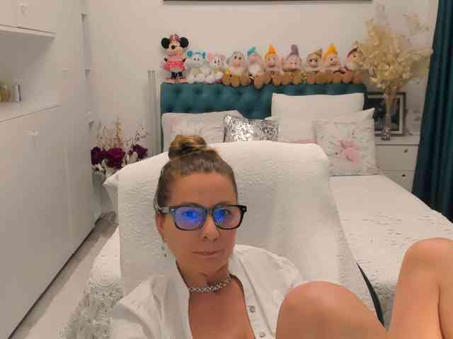 SalomeJade webcam