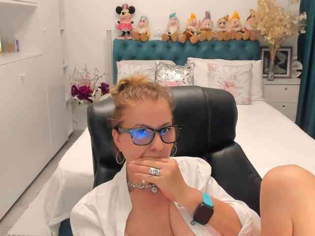 SalomeJade webcam