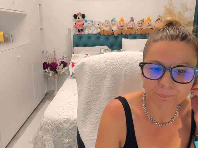 SalomeJade webcam