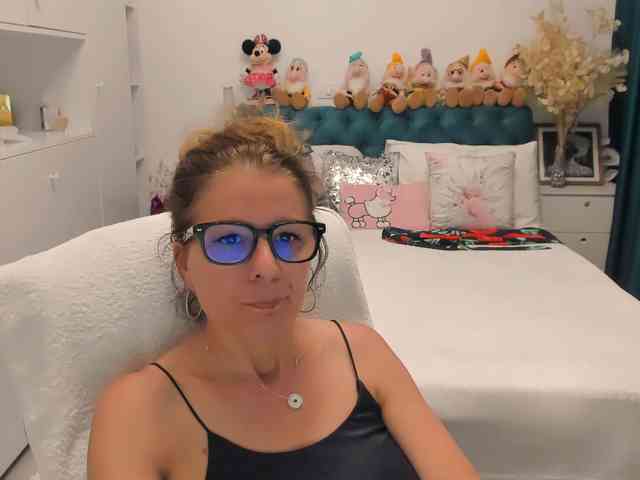SalomeJade webcam