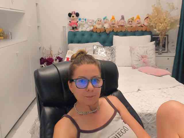 SalomeJade webcam