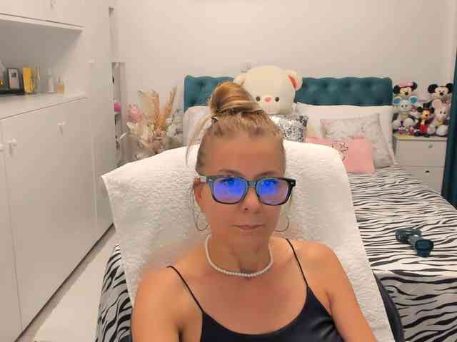 SalomeJade webcam