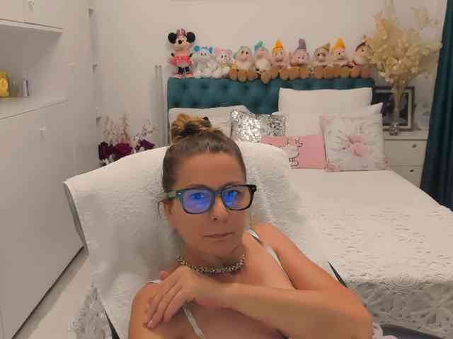 SalomeJade webcam