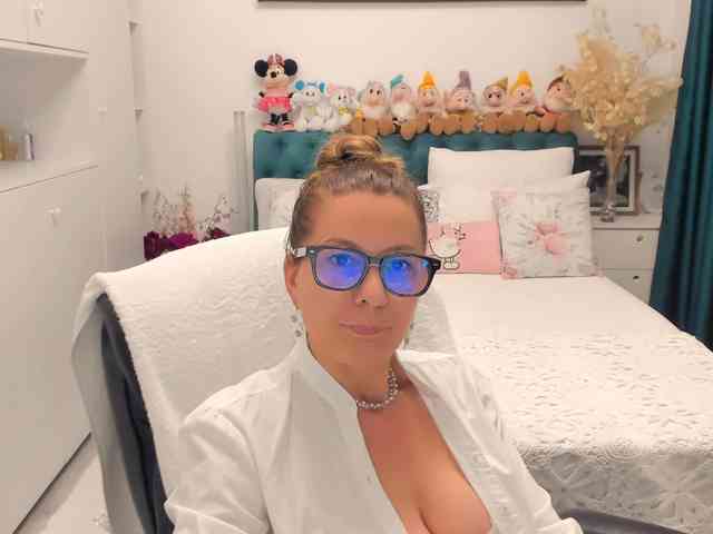 SalomeJade webcam