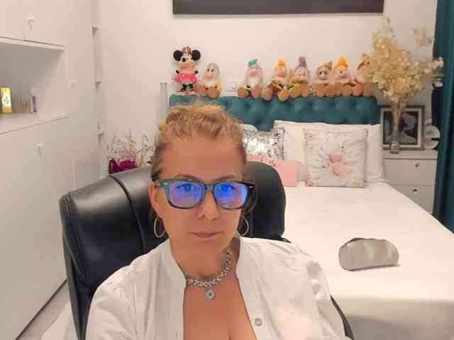 SalomeJade webcam