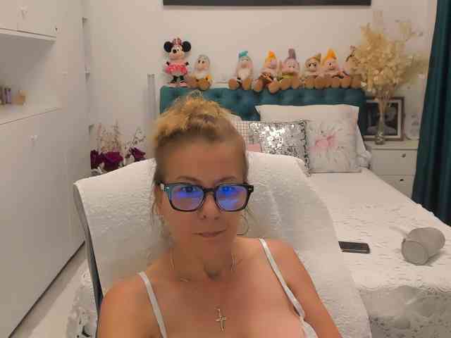 SalomeJade webcam