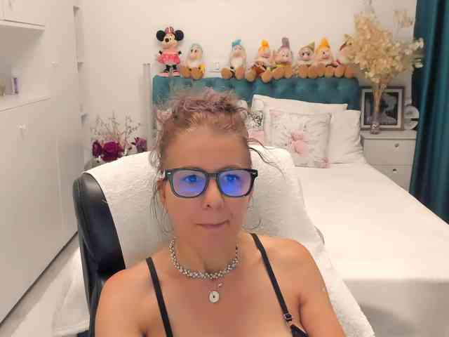 SalomeJade webcam