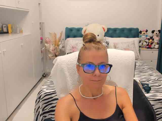 SalomeJade webcam