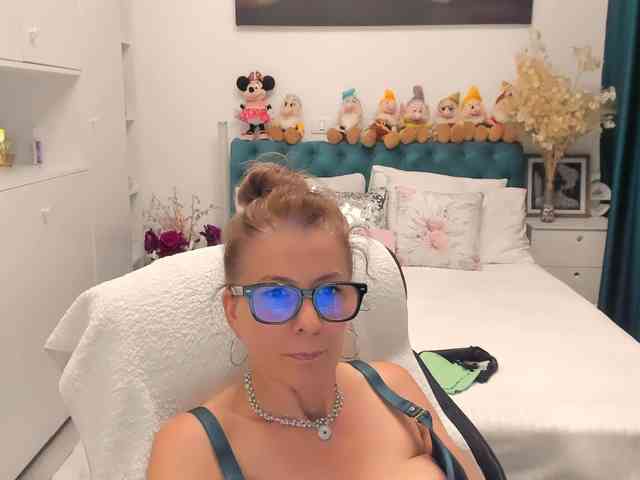 SalomeJade webcam