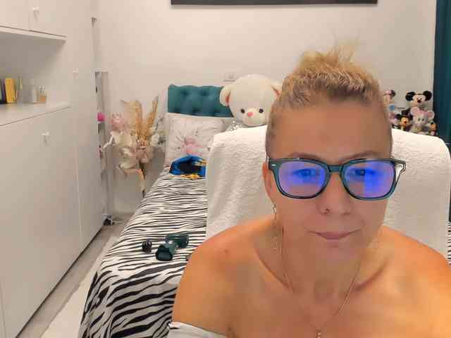 SalomeJade webcam