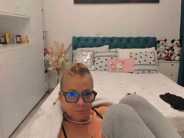 SalomeJade webcam