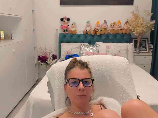 SalomeJade webcam