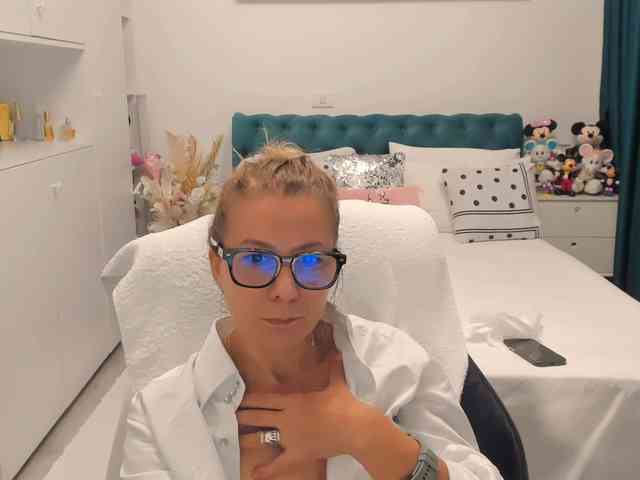 SalomeJade webcam