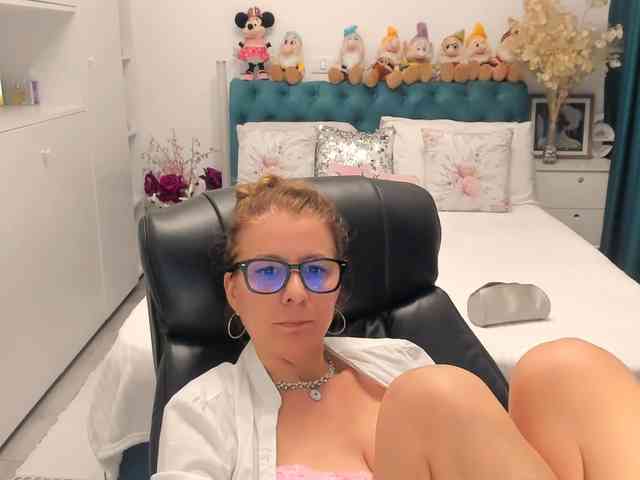 SalomeJade webcam