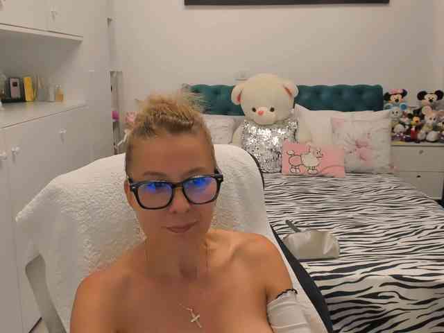 SalomeJade webcam