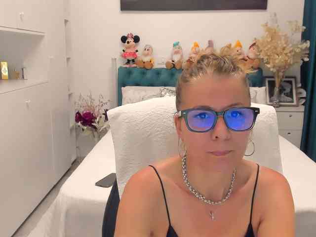 SalomeJade webcam