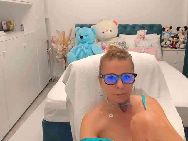 SalomeJade webcam