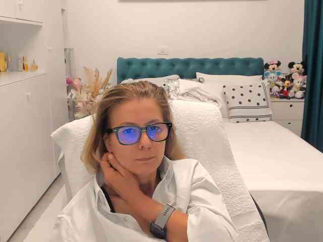 SalomeJade webcam
