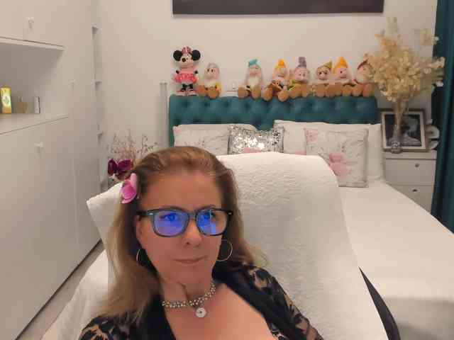 SalomeJade webcam